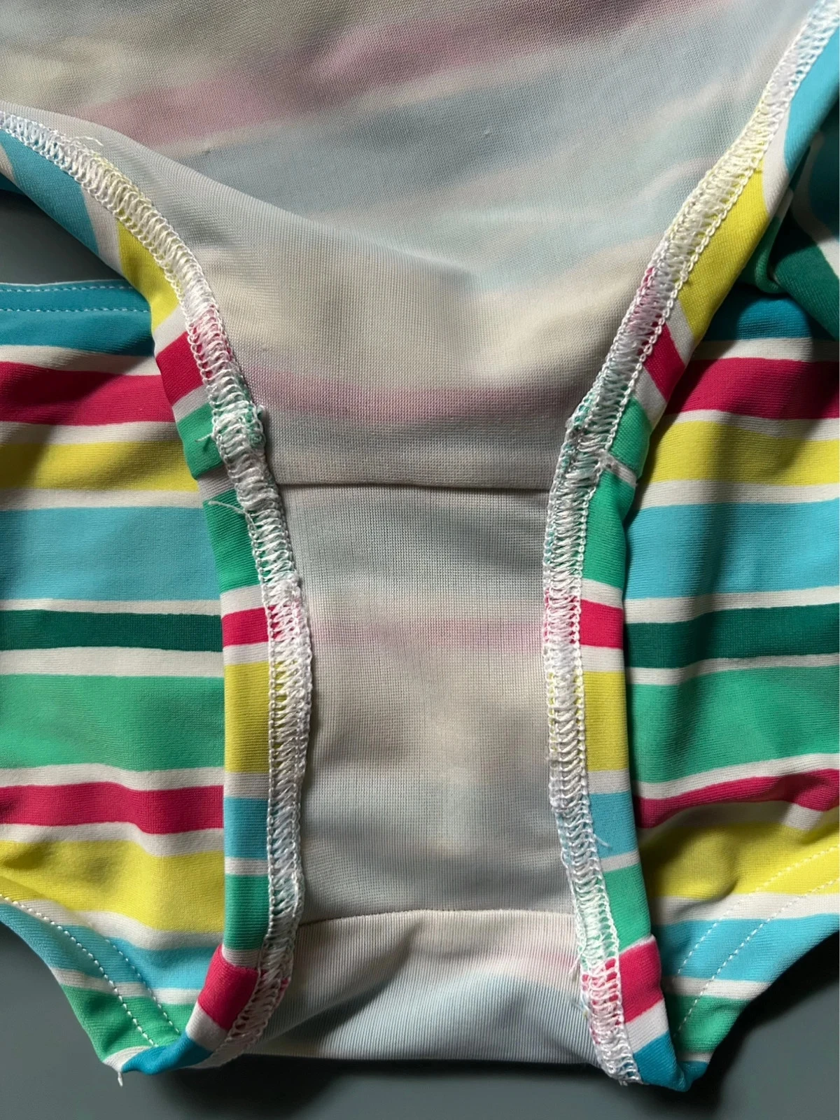 Lot maillot de bain 2 pièces + un haut – photo 9